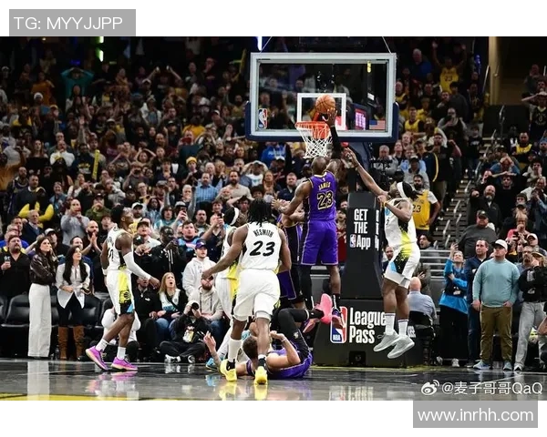 湖人主控活塞一役砍下三双,创近期新高 湖人主控活塞一役砍下三双,创近期新高